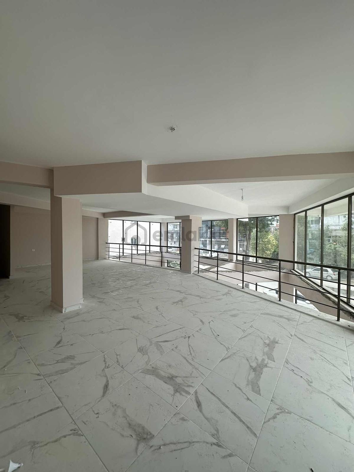 İşlek Cadde Üzeri 3 Katlı 450 M2 Satılık Ticari Mülk - 2