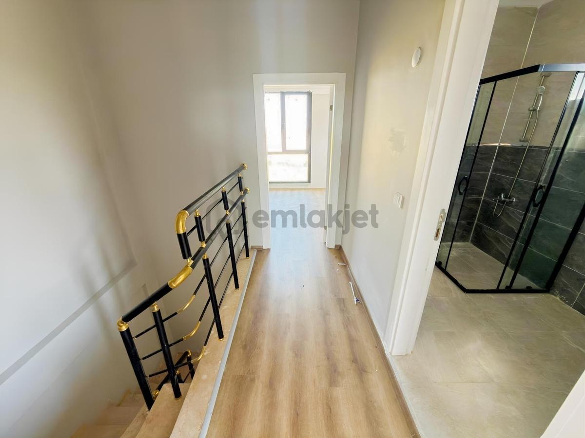 Marmara Ereğlisi Yeniçiftlik'te Parka Cephe Köşe Başı Villa - 28