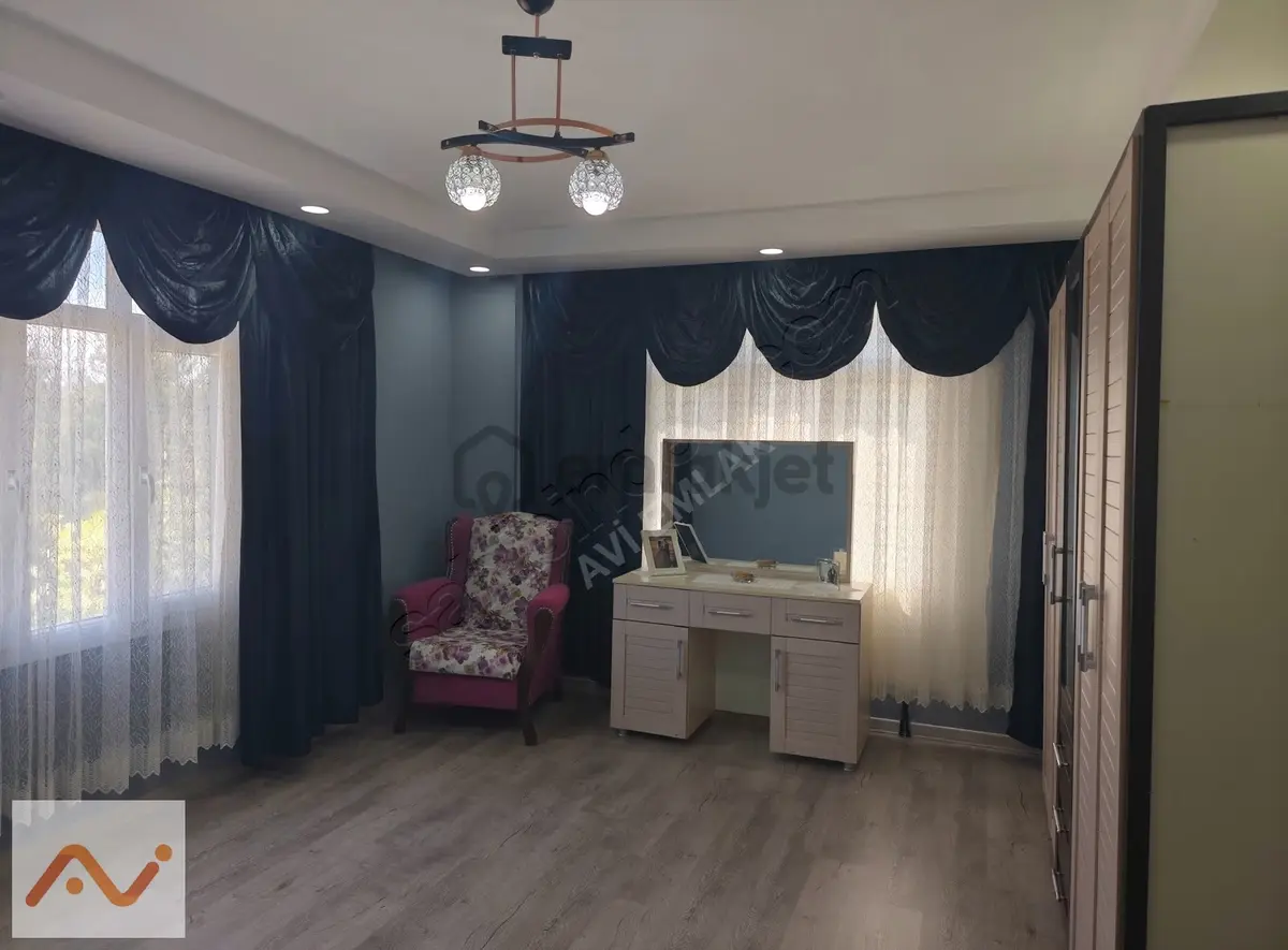 Kadirli Karatepe Yolu Üzerinde 3 Katlı Triplex Villa - 27