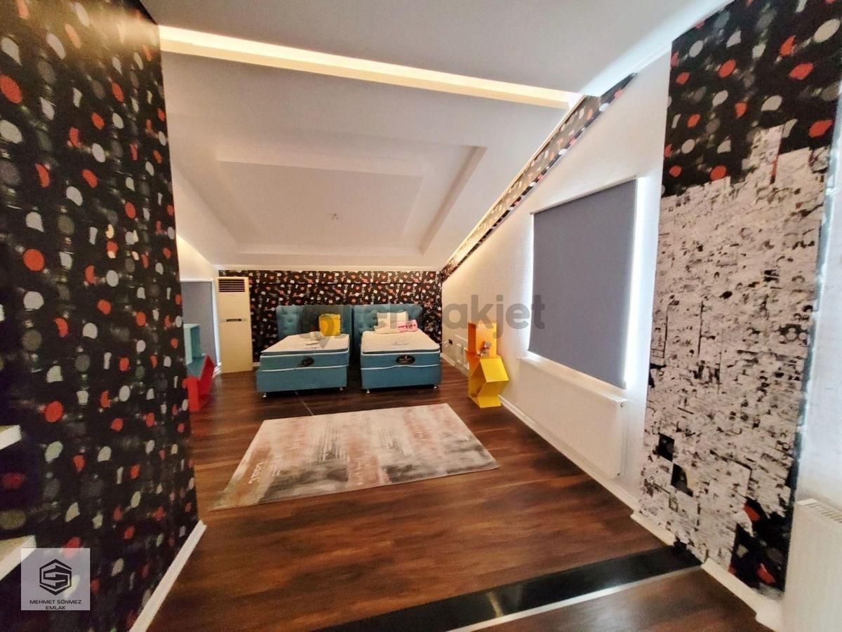 Güzeloba'da Havuzlu 4+1 Lüx Mobilyalı Triplex Villa - 11