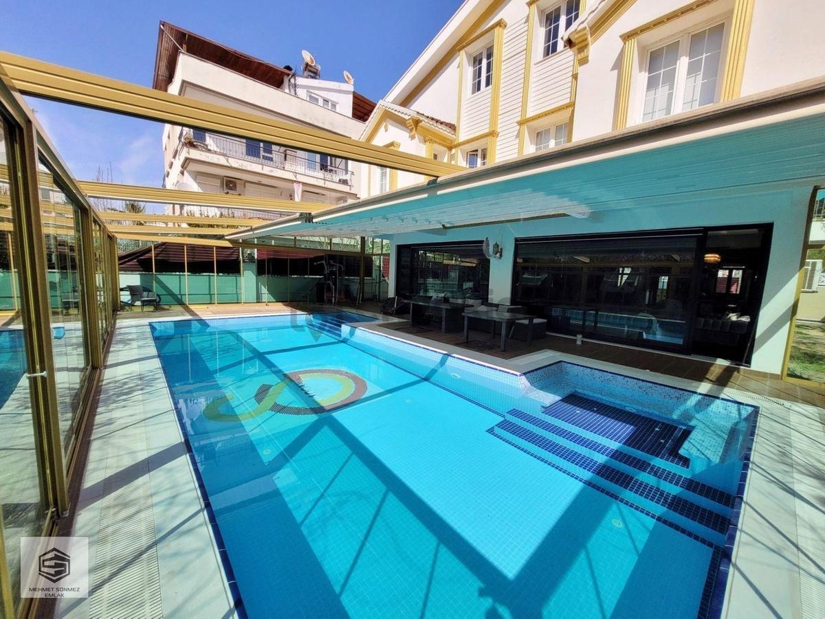 Güzeloba'da Havuzlu 4+1 Lüx Mobilyalı Triplex Villa - 26