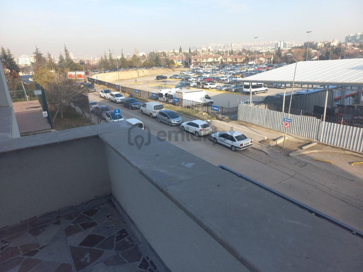 Batıkent Labirent Sitesinde Satılık İş - 20