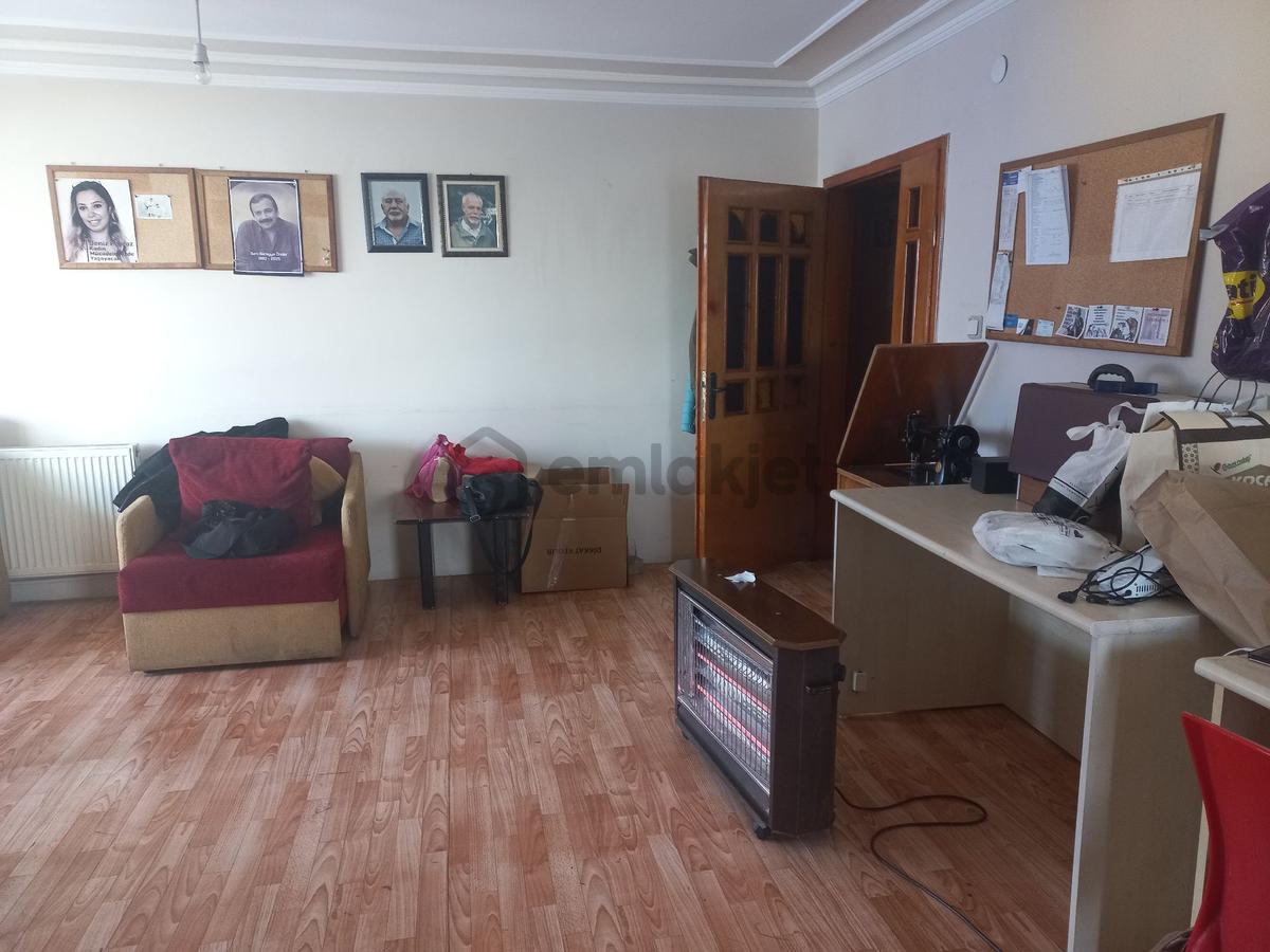 Batıkent Labirent Sitesinde Satılık İş - 18