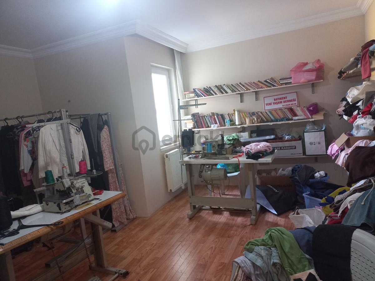 Batıkent Labirent Sitesinde Satılık İş - 9