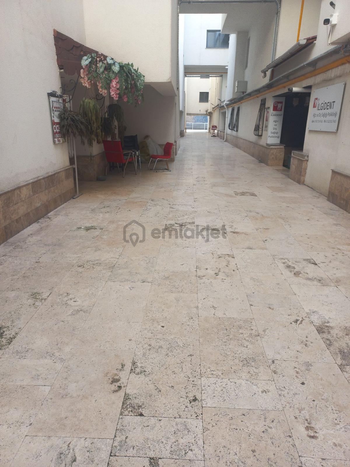 Batıkent Labirent Sitesinde Satılık İş - 7