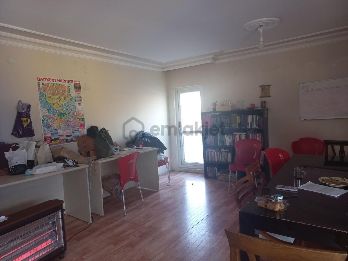 Batıkent Labirent Sitesinde Satılık İş - 22