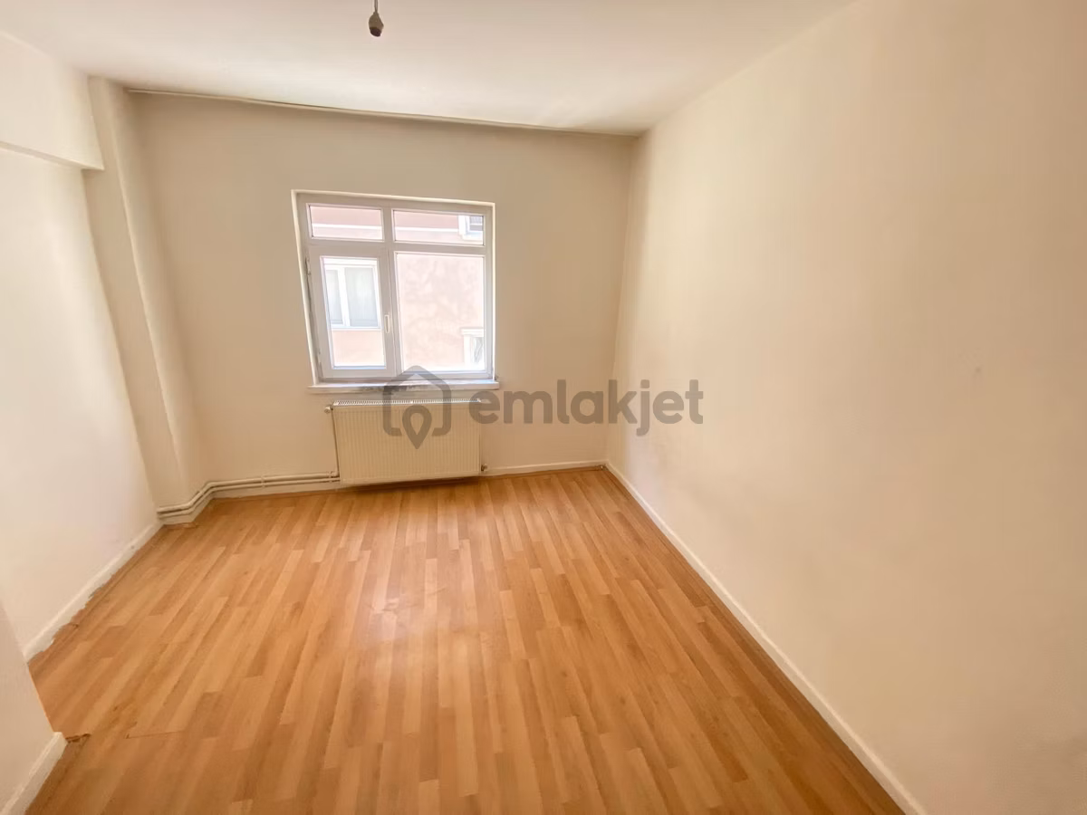 Mç Emlak'tan Mareşal Çakmak Mah. Satılık 3+1 Daire - 4