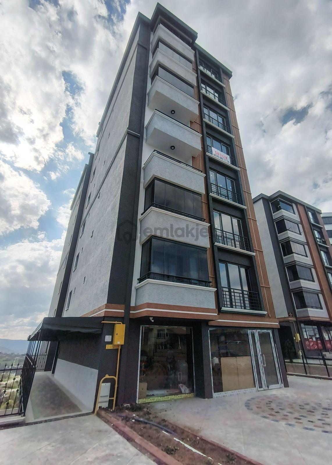 Hasköyde Deniz Manzaralı Cadde Üzeri Satılık 3+1 Daire - 27