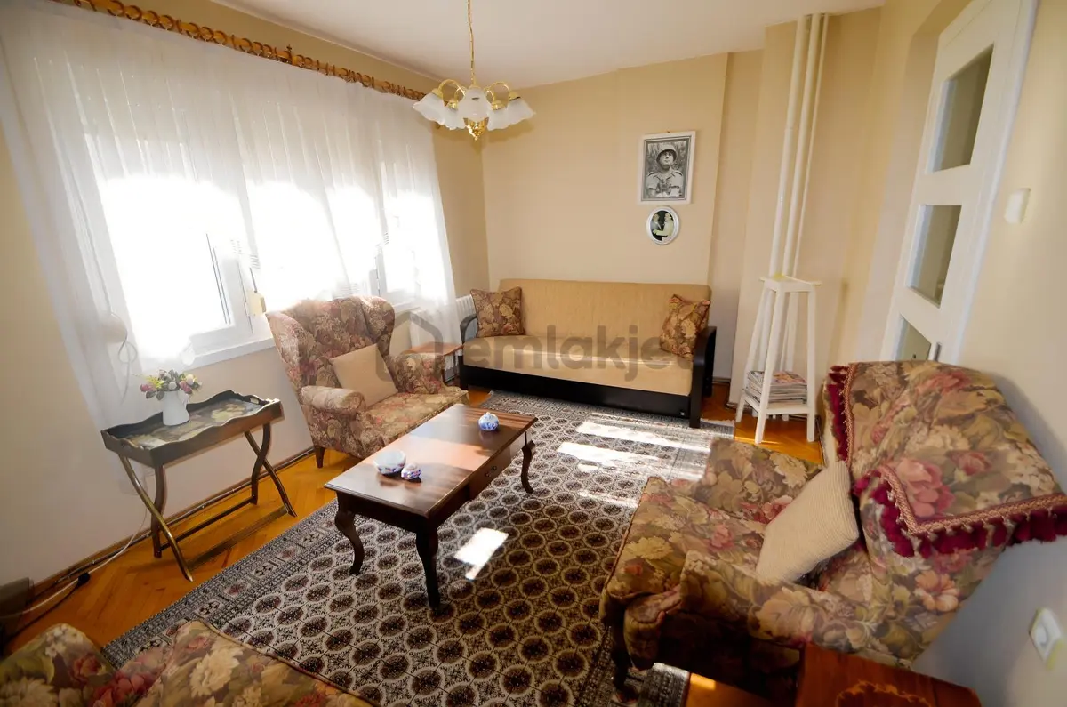 Bornova Merkezde Ana Cadde Üzerinde Satılık 3+1 Daire - 14