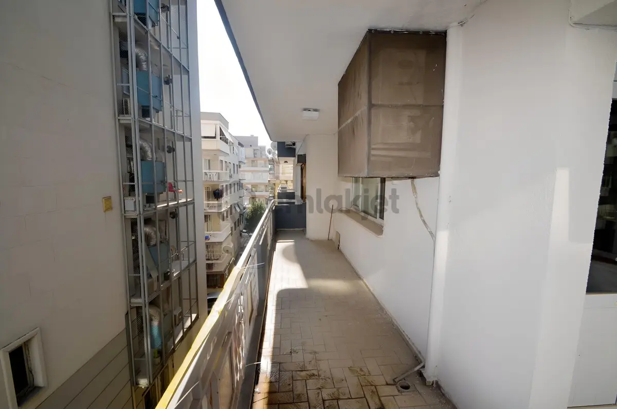 Bornova Merkezde Ana Cadde Üzerinde Satılık 3+1 Daire - 20