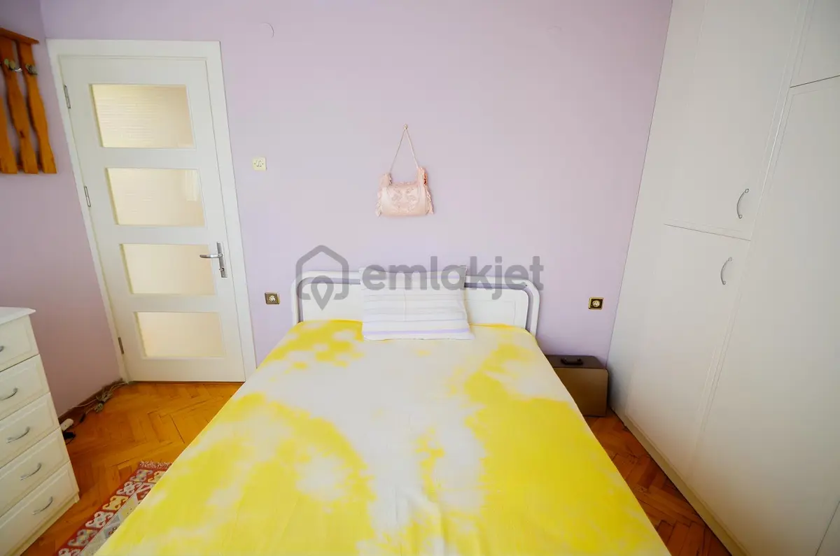 Bornova Merkezde Ana Cadde Üzerinde Satılık 3+1 Daire - 18