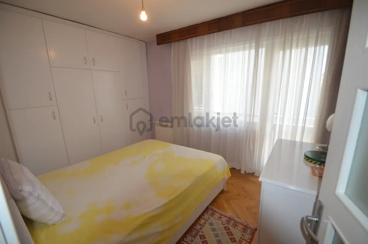 Bornova Merkezde Ana Cadde Üzerinde Satılık 3+1 Daire - 22