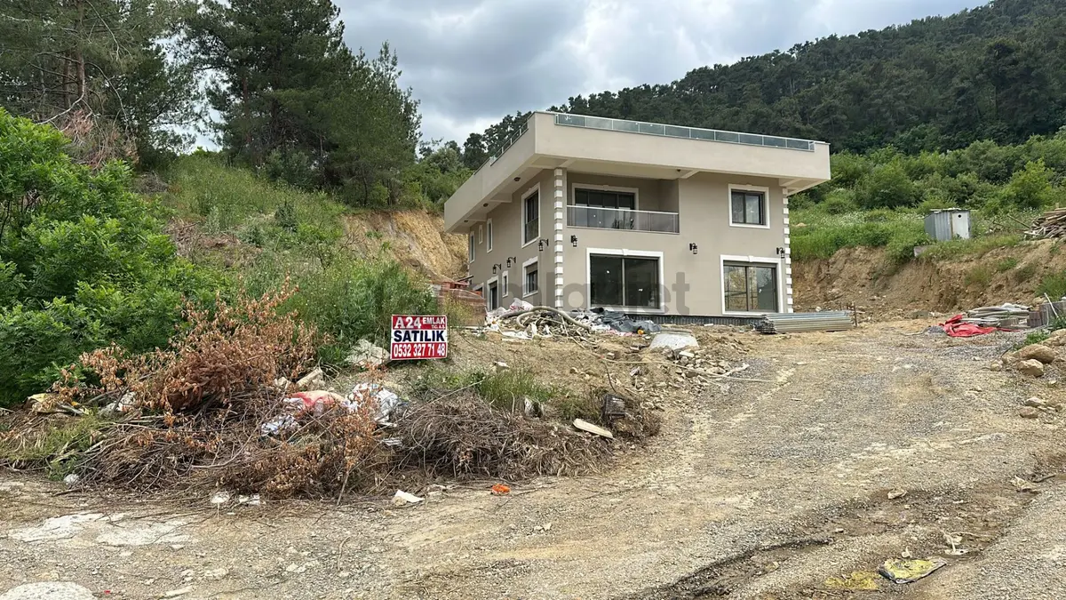 Kemalpaşada Satılık İmarlı Arsa Harika Lokasyonda 701 M² - 18