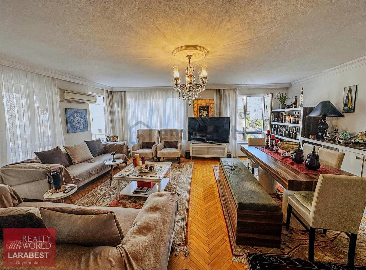 Yeşilbahcede 3+1 160m2 Satılık Daire - 11