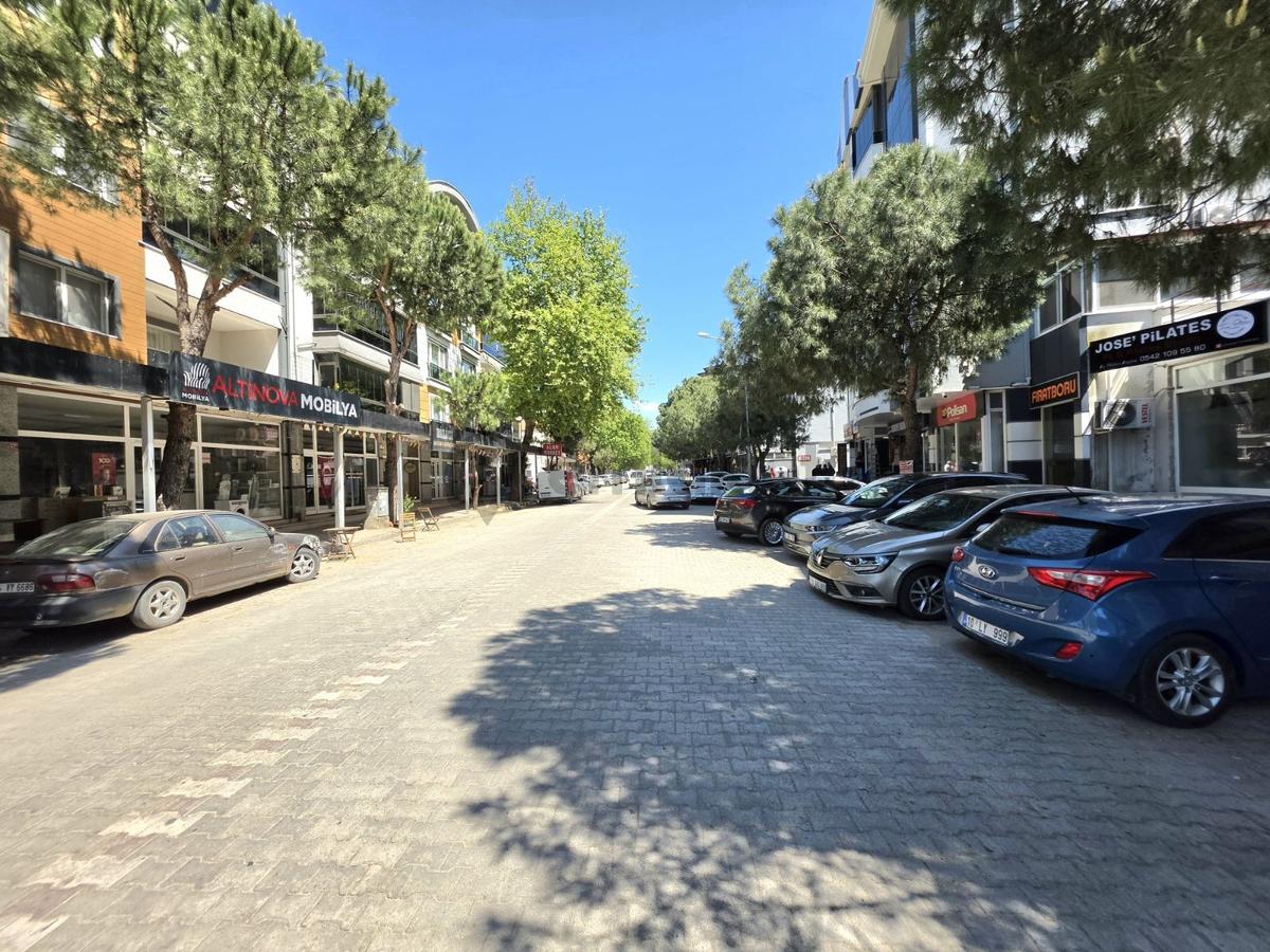 Altınova Merkezde Ana Cadde Üstü 3+1 140 M2 Fırsat Daire