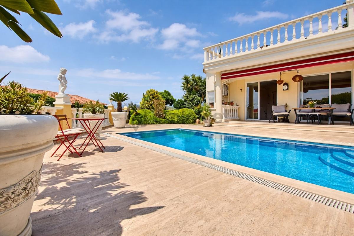 Kargıcakta 700m² Arsada Müstakil Deniz Manzaralı Villa