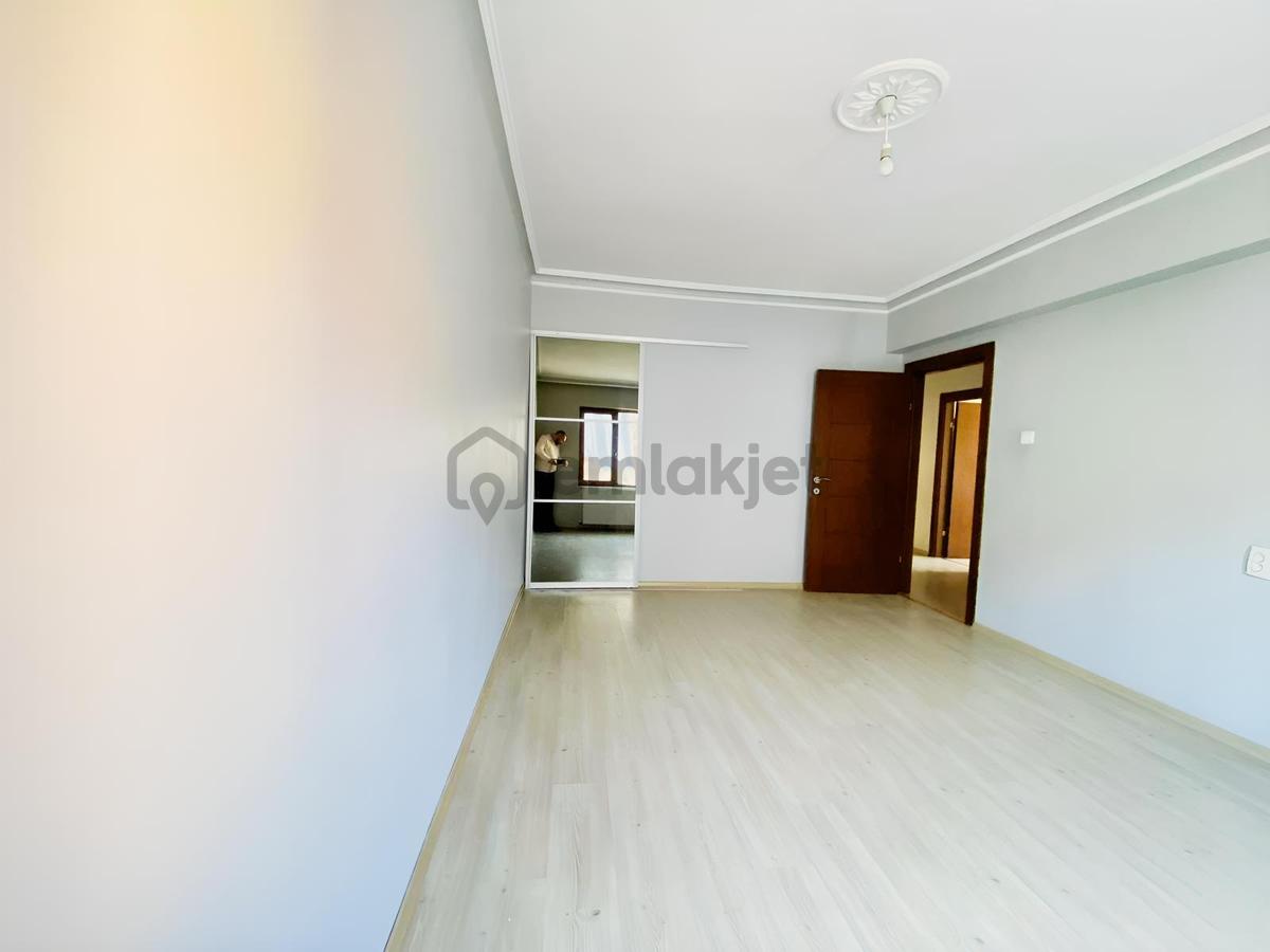 Alsancak Mahallesinde 1. Kat 4+1 Satılık Daire - 26