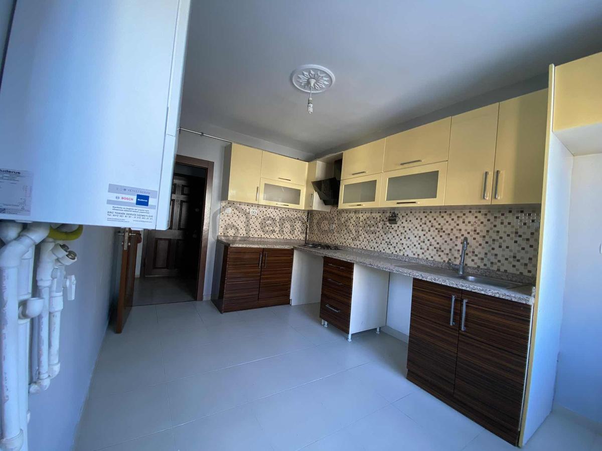 Alsancak Mahallesinde 1. Kat 4+1 Satılık Daire - 21