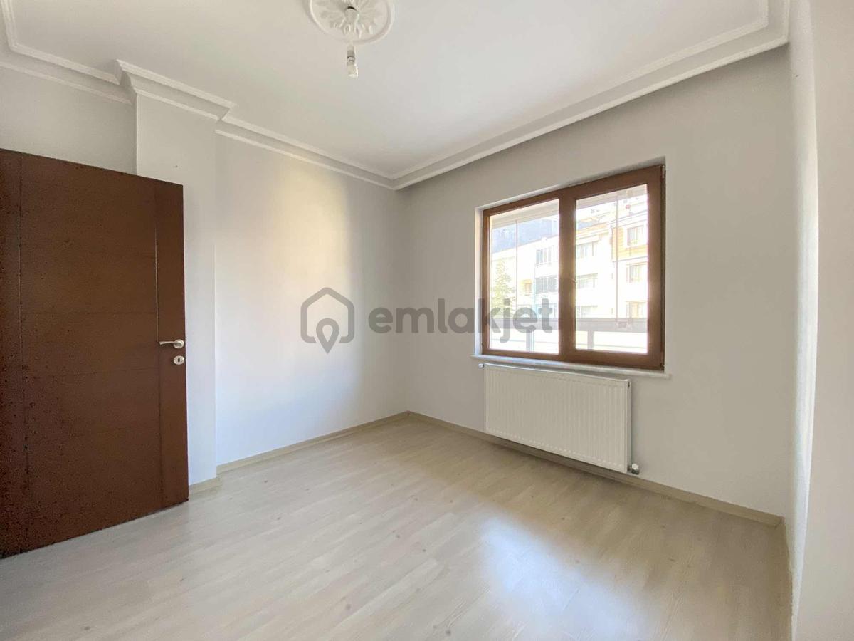 Alsancak Mahallesinde 1. Kat 4+1 Satılık Daire - 32