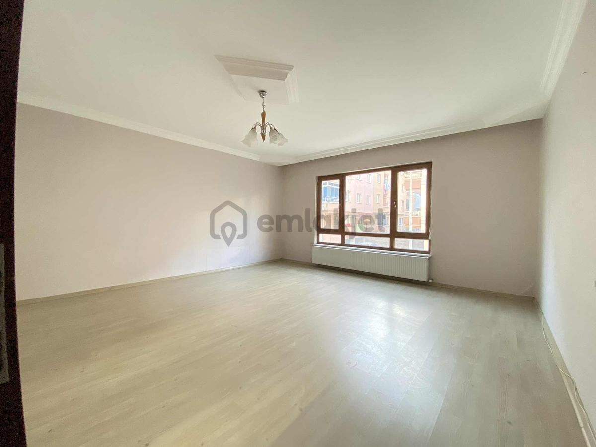 Alsancak Mahallesinde 1. Kat 4+1 Satılık Daire - 3