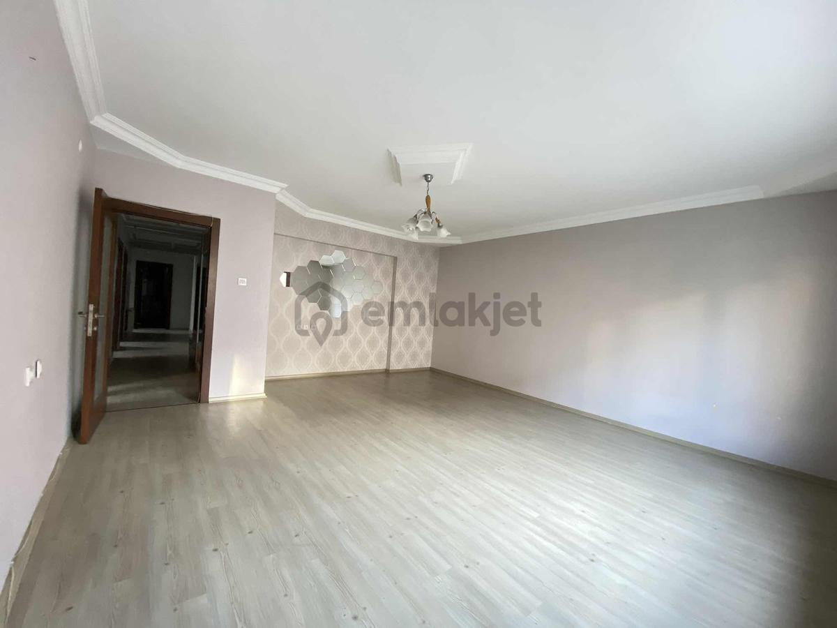 Alsancak Mahallesinde 1. Kat 4+1 Satılık Daire - 15