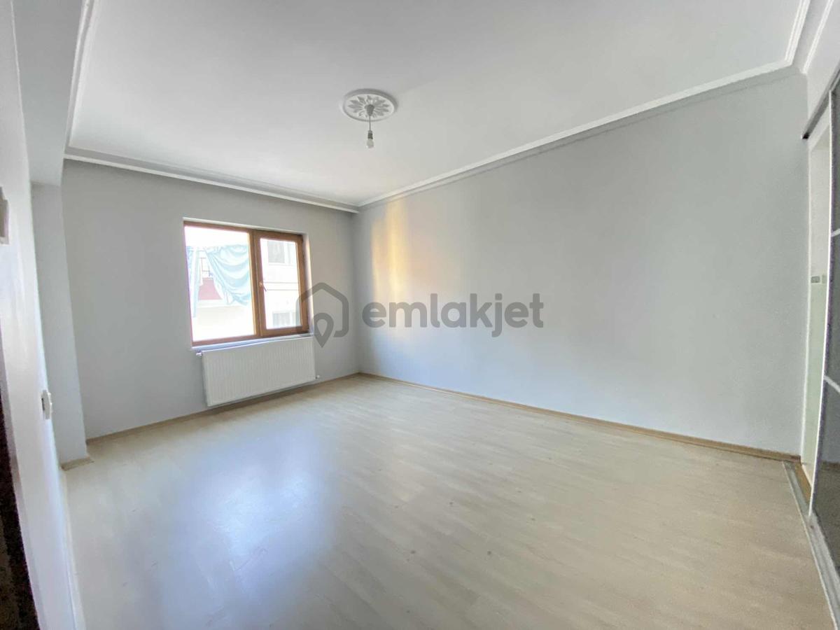 Alsancak Mahallesinde 1. Kat 4+1 Satılık Daire - 13
