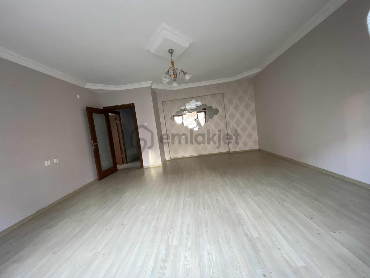 Alsancak Mahallesinde 1. Kat 4+1 Satılık Daire - 12