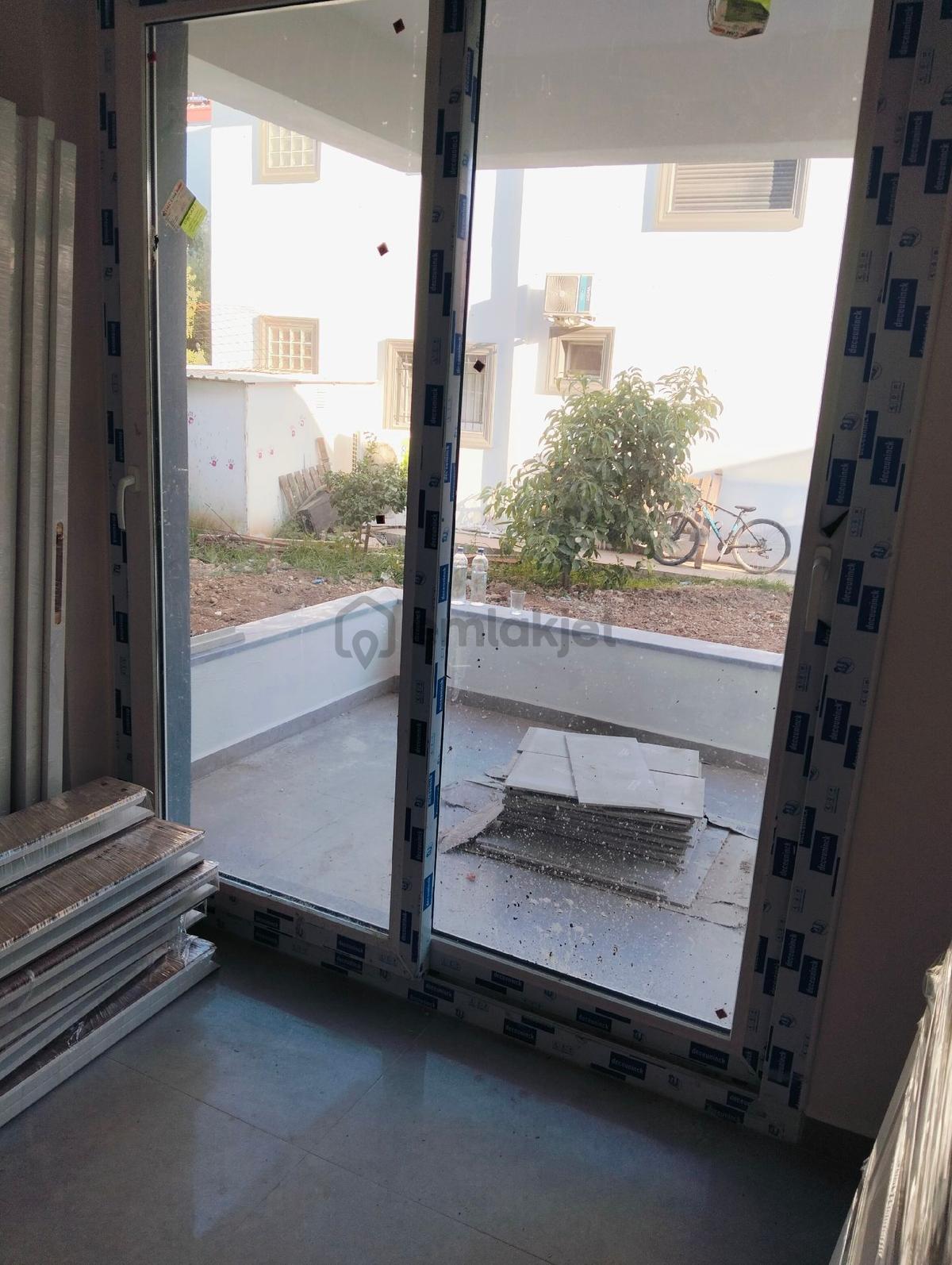 Bsbataşında Geniş Sıfır 3+1 Daire - 35