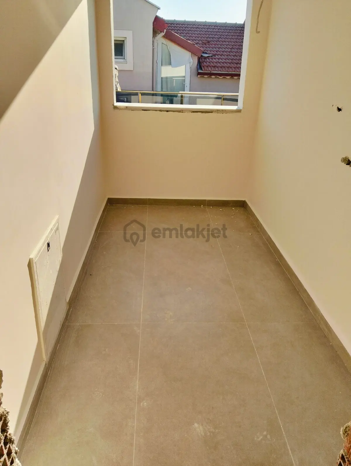 Bsbataşında Geniş Sıfır 3+1 Daire - 15