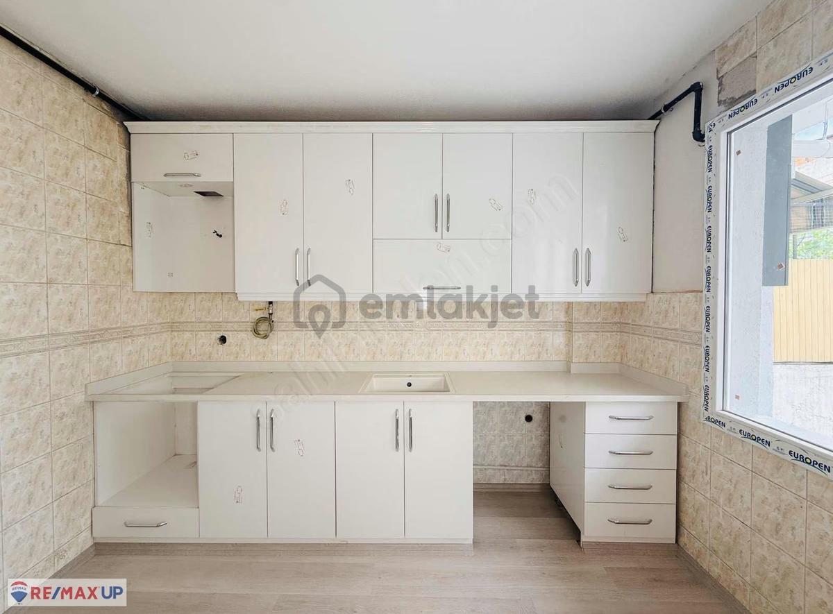 Bornova'da Yeni Tadilatlı, Doğalgazlı Geniş 3+1 Kiralık Daire - 15