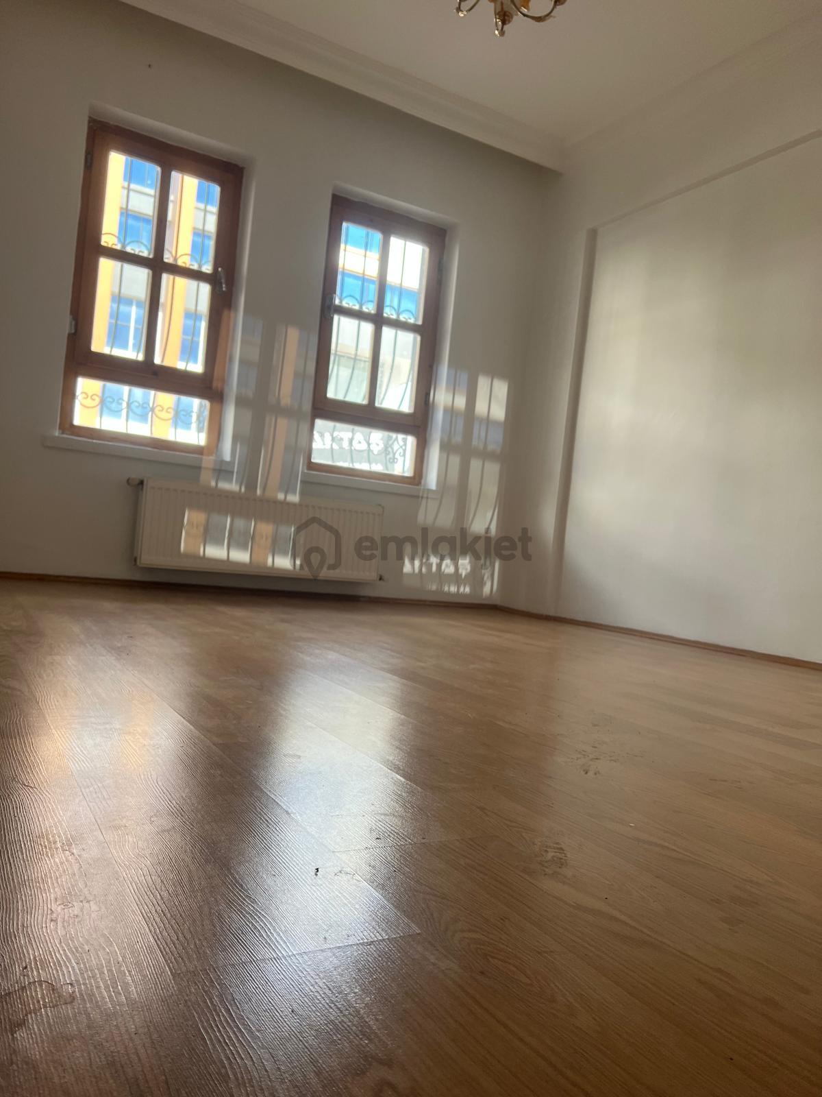 Baltacılar Cadde Üzerinde Kat Konumlu 3+1 Kiralık - 29