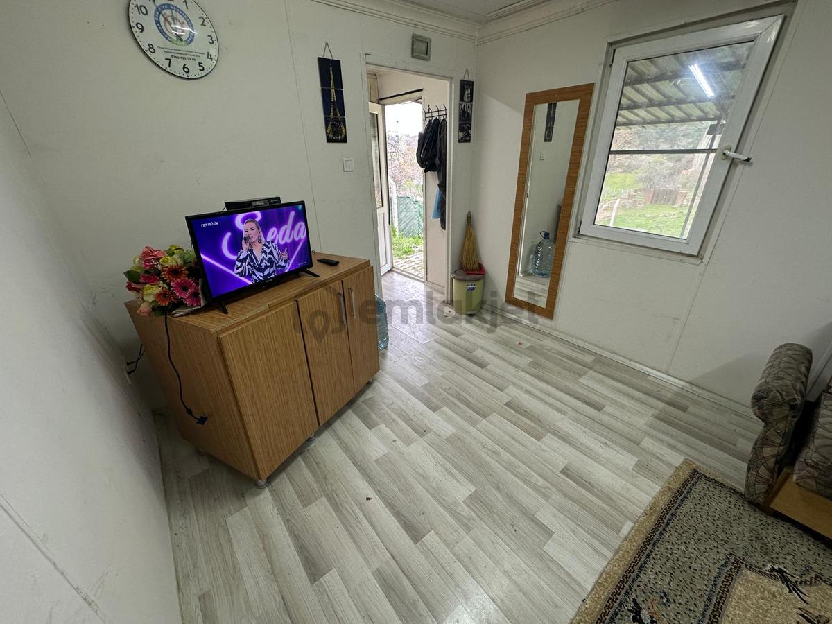 Akmandan 170 M2 Arsa, Elektrik+su+bahçe+konteynır Ev - 21