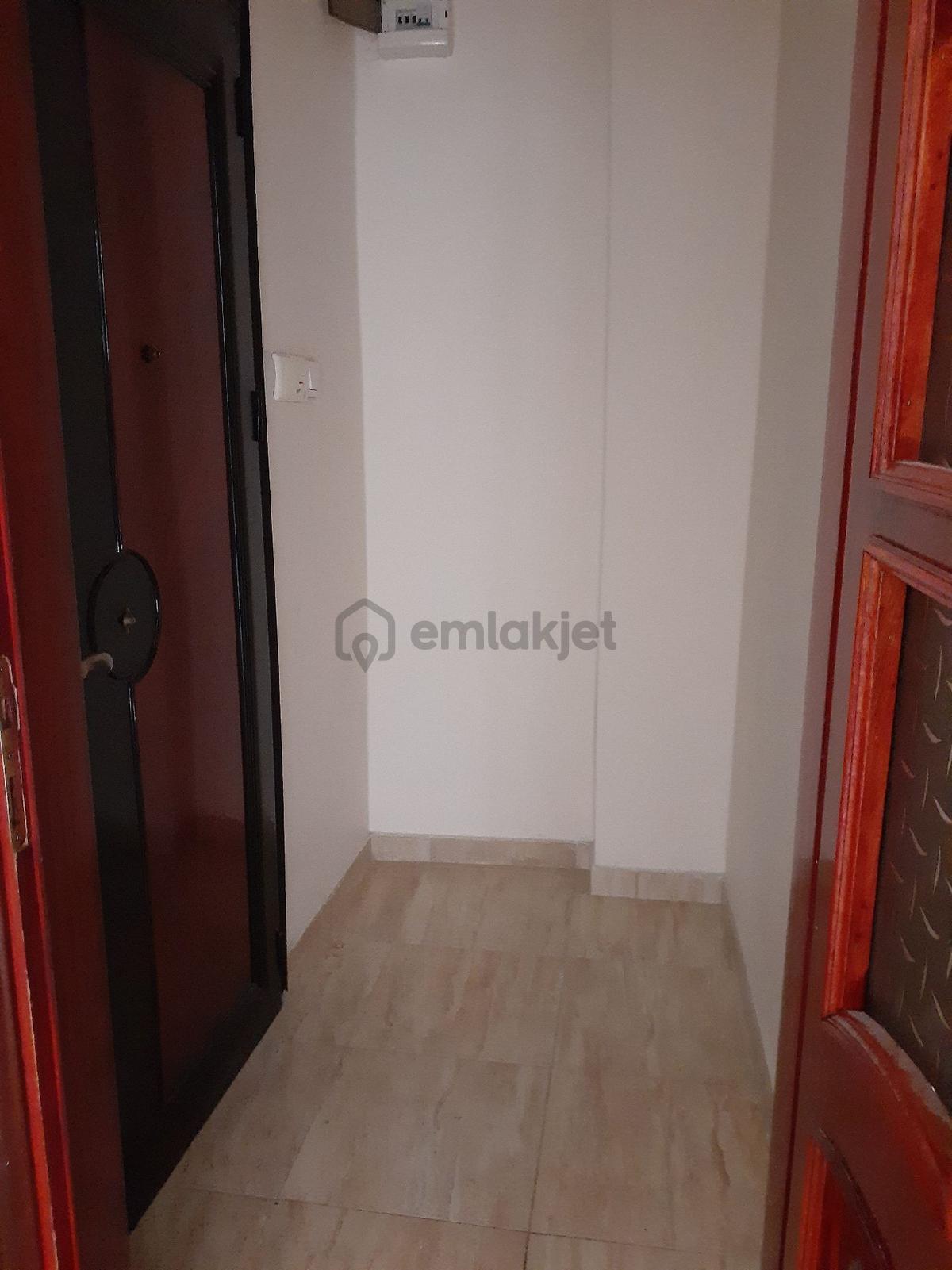 Fatih Kocamustafapaşa Sümbülefendi Vidin Cad.tarafindakiralık. 1. Kat Kat