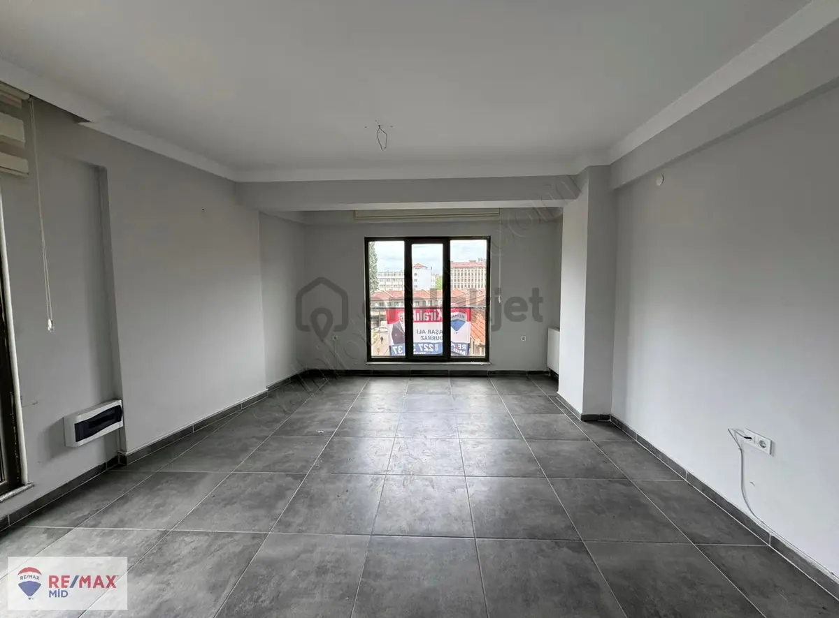 Remax Mid Paşa Cami Karşısı Kiralık Arakat Ofis, İşyeri - 2