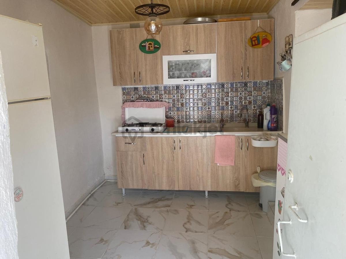 Sazlıcada Bakımlı Doğalgazlı Satılık Bahçeli Ev - 12