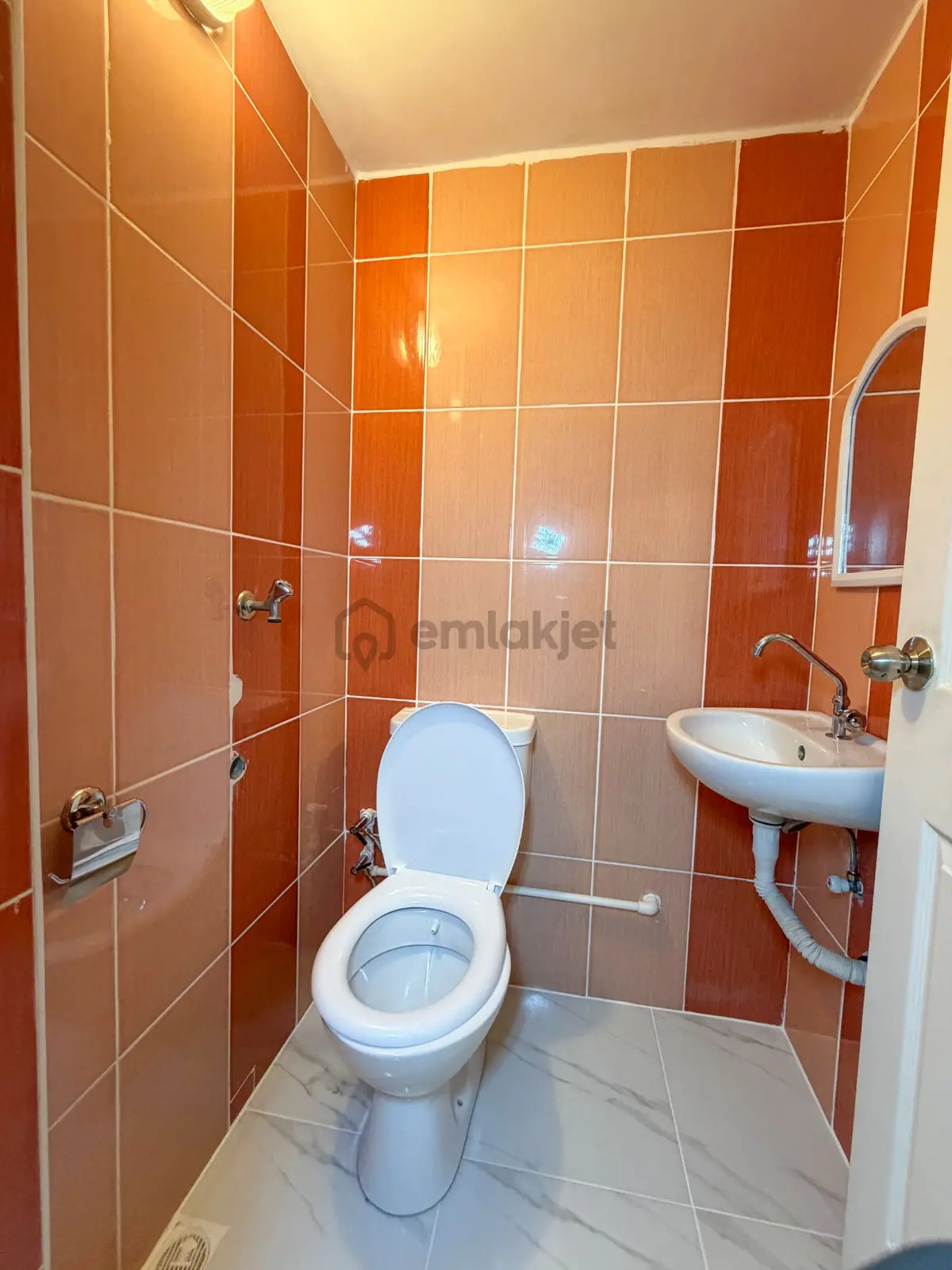 Cağaloğluna Cephe Geniş 3+1 Çevresi Açık - 32