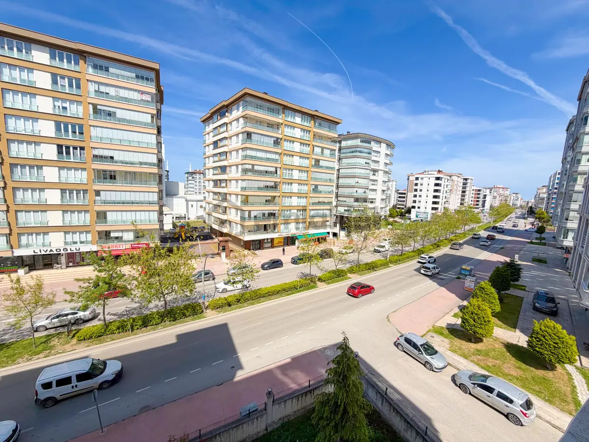 Cağaloğluna Cephe Geniş 3+1 Çevresi Açık - 20