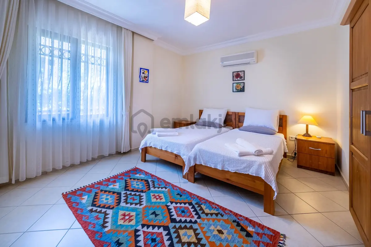 Kalkan Bezirgan Köyünde Yasal İmarlı Bahçeli Havuzlu Villa - 6