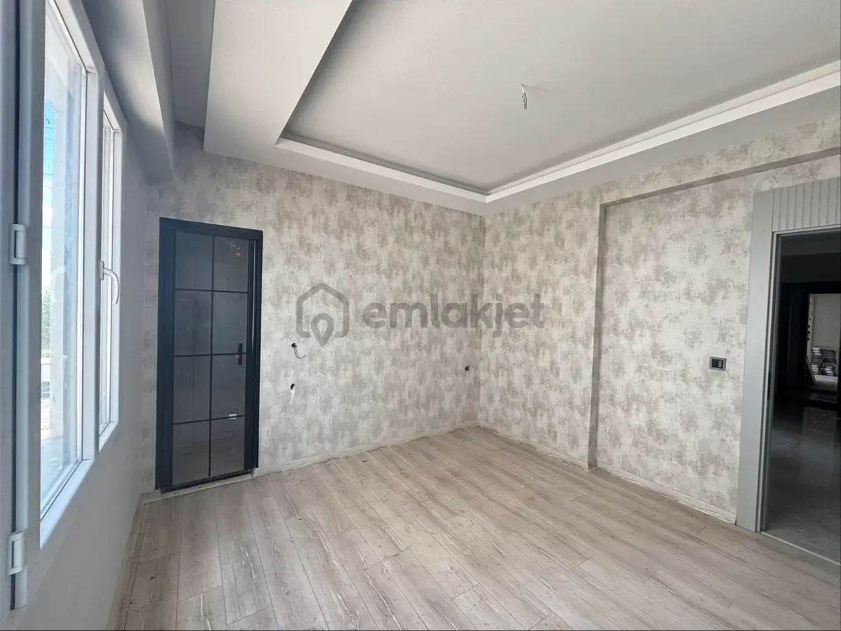 Bayramdan Önce Son Fiyat! Siverek Caddesinde 3.5+1 Sıfır Yapı - 10