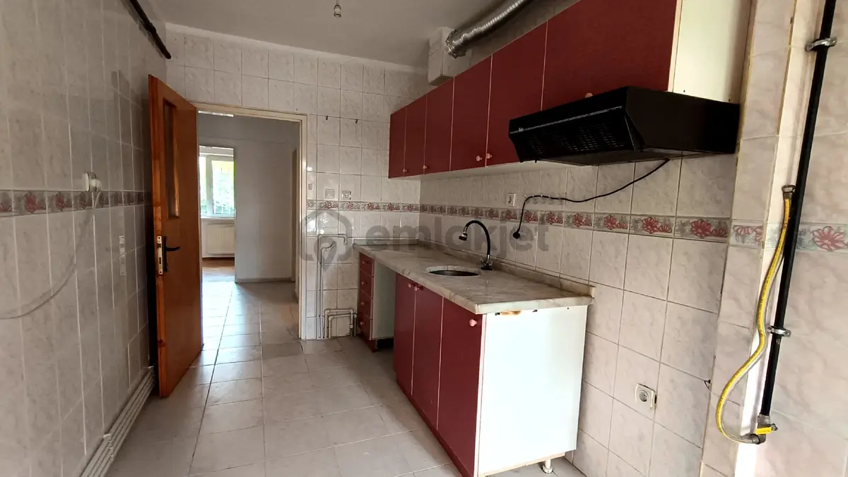 Merkezi Konumda 3+1 Geniş Daire - 3