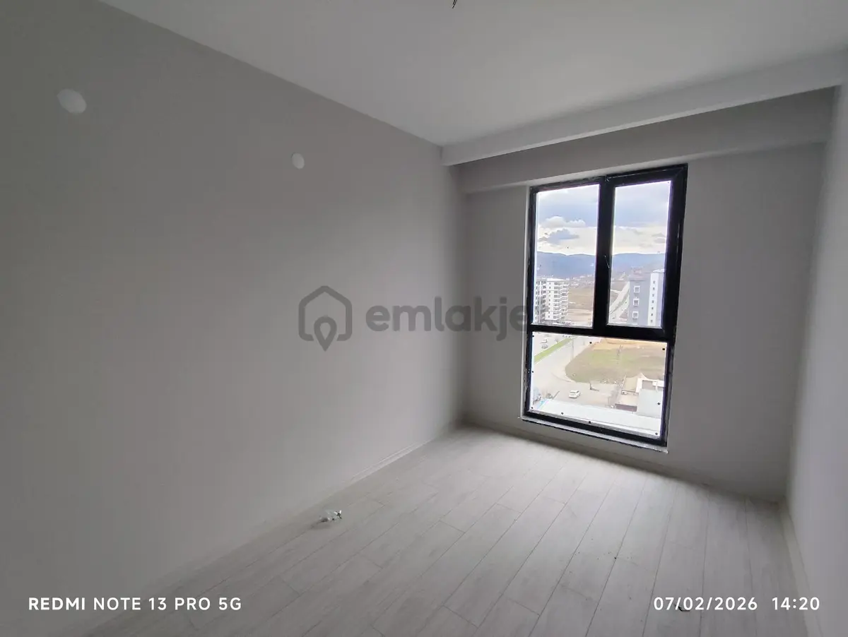 Kışla Mahallesinde Yola Cephe 3+1 Satılık Sıfır Daire - 16