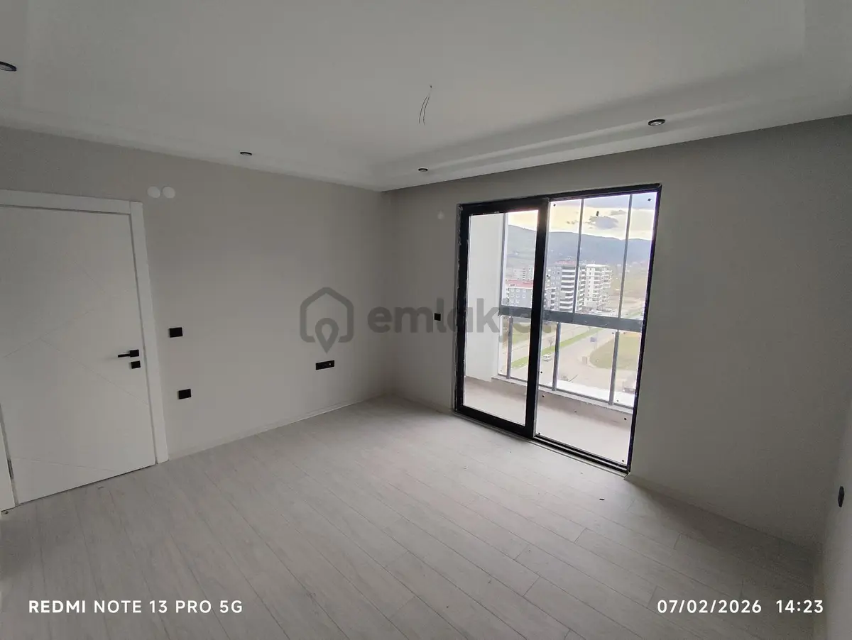 Kışla Mahallesinde Yola Cephe 3+1 Satılık Sıfır Daire - 13