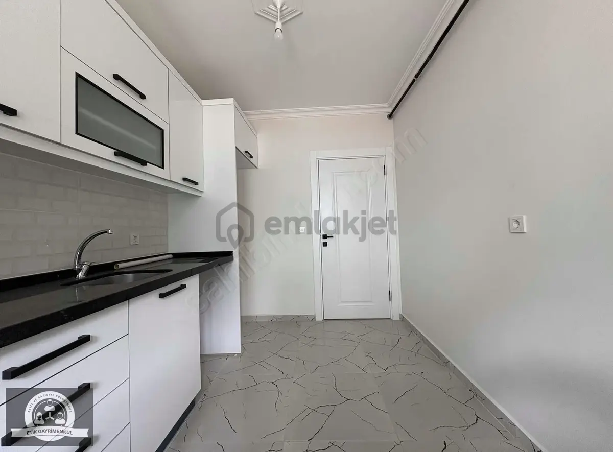 Veysel Karani'de Aydosa Cephe Konumda 2+1 Satılık Daire - 7