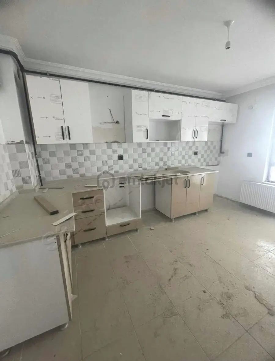 Cadde Üzeri Ara Katta Yapılı Daire - 3