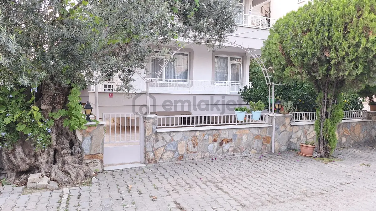 Edremit Altınoluk'da Yüksek Giriş 2+1 Satılık Daire