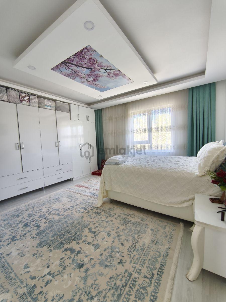 Fiyat Düştü !!! Satılık 3+1 Doğalgazlı 150 M2 Daire - 10