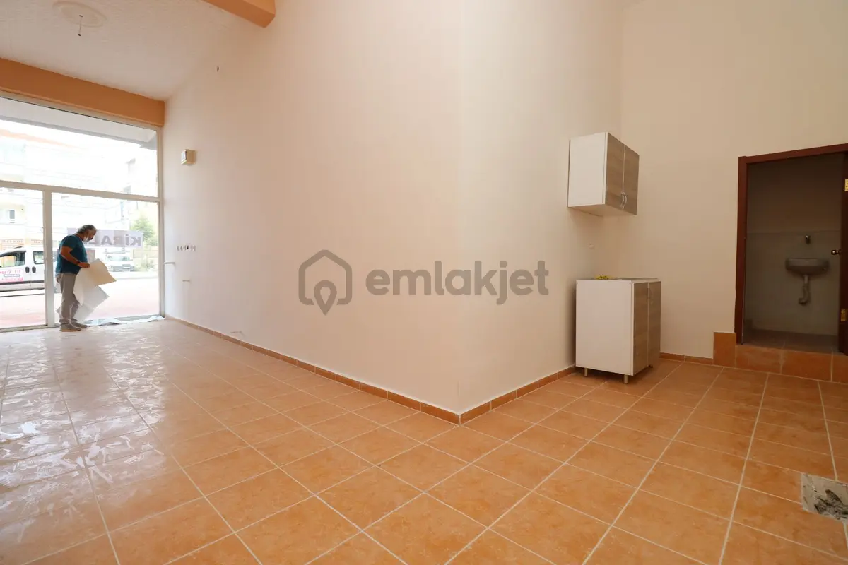 Elvanda Cadde Cephe 35 M2 Kiralık Dükkan - 18