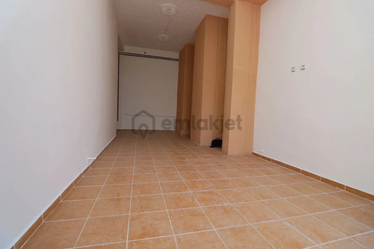 Elvanda Cadde Cephe 35 M2 Kiralık Dükkan - 2