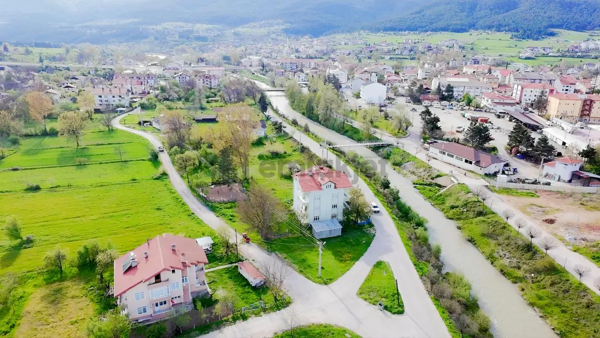 Merkeze Yakın Stadın Yanı İmarlı Arsalar - 11