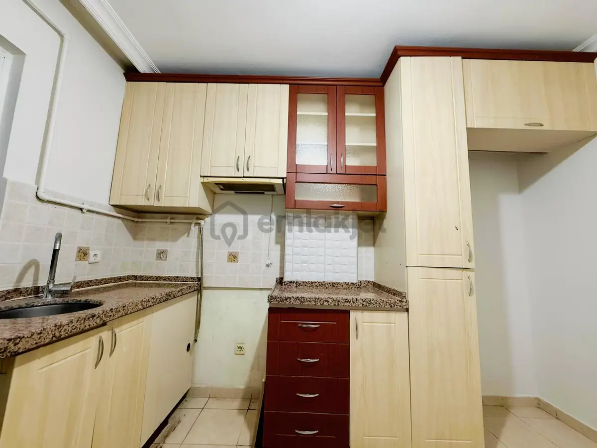 Devlet Hstn .yakını Cadde Üzerinde Asansörlü 3+1 Geniş Daire - 2